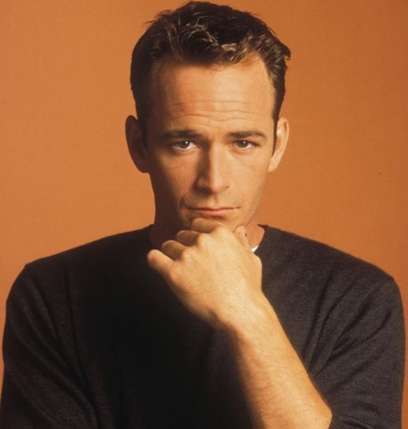 &#x391;&#x3C5;&#x3C4;&#x3CC;&#x3C2; &#x3B5;&#x3AF;&#x3BD;&#x3B1;&#x3B9; &#x3BF; 21&#x3C7;&#x3C1;&#x3BF;&#x3BD;&#x3BF;&#x3C2; &#x3B3;&#x3B9;&#x3BF;&#x3C2; &#x3C4;&#x3BF;&#x3C5; Luke Perry