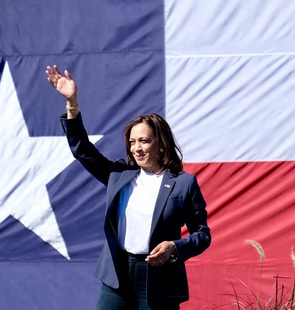 &#x397; Kamala Harris &#x3B3;&#x3AF;&#x3BD;&#x3B5;&#x3C4;&#x3B1;&#x3B9; &#x3B7; &#x3C0;&#x3C1;&#x3CE;&#x3C4;&#x3B7; &#x3B3;&#x3C5;&#x3BD;&#x3B1;&#x3AF;&#x3BA;&#x3B1; &#x3B1;&#x3BD;&#x3C4;&#x3B9;&#x3C0;&#x3C1;&#x3CC;&#x3B5;&#x3B4;&#x3C1;&#x3BF;&#x3C2; &#x3C4;&#x3C9;&#x3BD; &#x397;&#x3A0;&#x391;