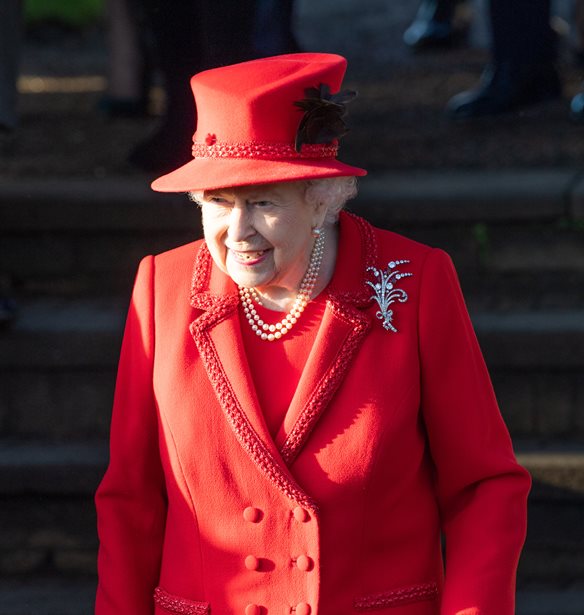 &#x39F; &#x3BF;&#x3AF;&#x3BA;&#x3BF;&#x3C2; Roger Vivier &#x3B5;&#x3C0;&#x3B1;&#x3BD;&#x3B1;&#x3BA;&#x3C5;&#x3BA;&#x3BB;&#x3BF;&#x3C6;&#x3BF;&#x3C1;&#x3B5;&#x3AF; &#x3C4;&#x3B1; &#x3B5;&#x3BC;&#x3B2;&#x3BB;&#x3B7;&#x3BC;&#x3B1;&#x3C4;&#x3B9;&#x3BA;&#x3AC; &#x3C0;&#x3AD;&#x3B4;&#x3B9;&#x3BB;&#x3B1; &#x3C4;&#x3B7;&#x3C2; &#x3B2;&#x3B1;&#x3C3;&#x3AF;&#x3BB;&#x3B9;&#x3C3;&#x3C3;&#x3B1;&#x3C2; &#x395;&#x3BB;&#x3B9;&#x3C3;&#x3AC;&#x3B2;&#x3B5;&#x3C4;