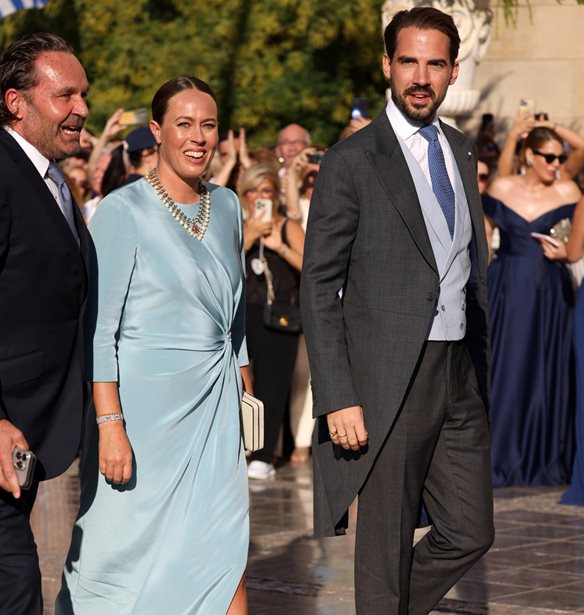 Nina Flohr - Φίλιππος Ντε Γκρες | Ποζάρουν με cozy στιλ για τη χριστουγεννιάτικη κάρτα τους και στέλνουν ευχές