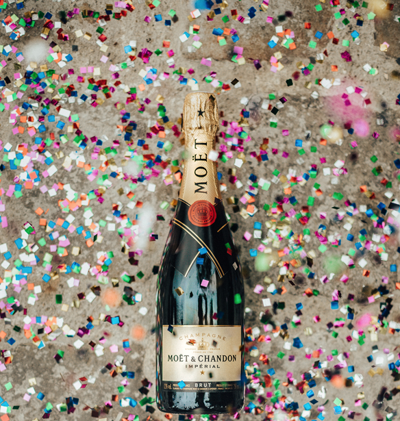 &#x3A6;&#x3AD;&#x3C4;&#x3BF;&#x3C2; &#x3C4;&#x3B1; &#x3A7;&#x3C1;&#x3B9;&#x3C3;&#x3C4;&#x3BF;&#x3CD;&#x3B3;&#x3B5;&#x3BD;&#x3BD;&#x3B1; &#x3C3;&#x3C4;&#x3B5;&#x3AF;&#x3BB;&#x3B5; &#x3C4;&#x3B7; &#x3B4;&#x3B9;&#x3BA;&#x3AE; &#x3C3;&#x3BF;&#x3C5; Mo&#xEB;t &#x3B5;&#x3C5;&#x3C7;&#x3AE;