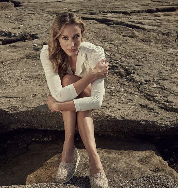 H Κάτια Ζυγούλη πρωταγωνιστεί στην πιο καλοκαιρινή καμπάνια που πρέπει να δεις