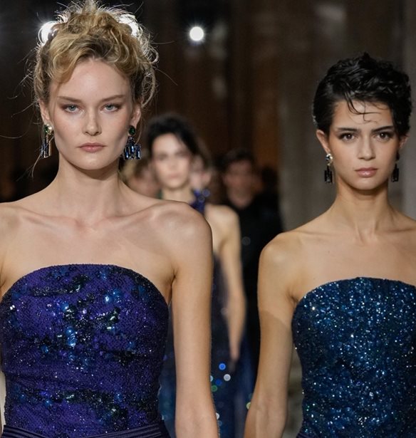 Giorgio Armani | &#x397; SS26 &#x3C3;&#x3C5;&#x3BB;&#x3BB;&#x3BF;&#x3B3;&#x3AE; &#x3C9;&#x3C2; &#x3C6;&#x3CC;&#x3C1;&#x3BF;&#x3C2; &#x3C4;&#x3B9;&#x3BC;&#x3AE;&#x3C2; &#x3C3;&#x3C4;&#x3B1; 50 &#x3C7;&#x3C1;&#x3CC;&#x3BD;&#x3B9;&#x3B1; &#x3C0;&#x3BF;&#x3C1;&#x3B5;&#x3AF;&#x3B1;&#x3C2; &#x3C4;&#x3BF;&#x3C5; &#x3C3;&#x3C7;&#x3B5;&#x3B4;&#x3B9;&#x3B1;&#x3C3;&#x3C4;&#x3AE; &#x3C3;&#x3C4;&#x3B7; &#x3BC;&#x3CC;&#x3B4;&#x3B1;