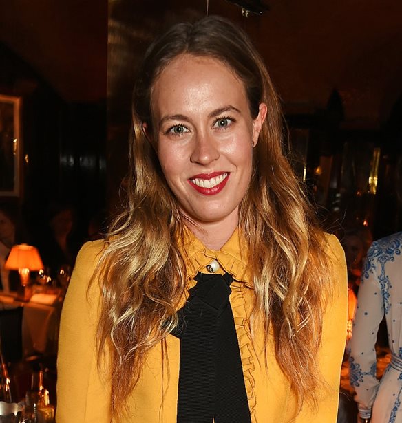 Nina Flohr | &#x397; &#x3BC;&#x3C5;&#x3C3;&#x3C4;&#x3B7;&#x3C1;&#x3B9;&#x3CE;&#x3B4;&#x3B7;&#x3C2; &#x3B1;&#x3C0;&#x3CC;&#x3B4;&#x3C1;&#x3B1;&#x3C3;&#x3B7; &#x3C3;&#x3B5; &#x3C0;&#x3B1;&#x3C1;&#x3B1;&#x3BC;&#x3C5;&#x3B8;&#x3AD;&#x3BD;&#x3B9;&#x3BF; &#x3C6;&#x3B8;&#x3B9;&#x3BD;&#x3BF;&#x3C0;&#x3C9;&#x3C1;&#x3B9;&#x3BD;&#x3CC; &#x3C3;&#x3BA;&#x3B7;&#x3BD;&#x3B9;&#x3BA;&#x3CC;