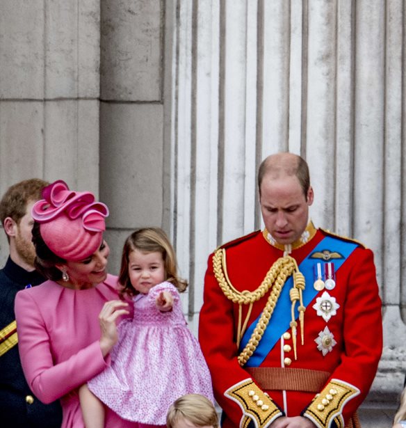 Kate Middleton: &#x3A0;&#x3CE;&#x3C2; &#x3B7; 3&#x3B7; &#x3B5;&#x3B3;&#x3BA;&#x3C5;&#x3BC;&#x3BF;&#x3C3;&#x3CD;&#x3BD;&#x3B7; &quot;&#x3C3;&#x3C0;&#x3AC;&#x3B5;&#x3B9;&quot; &#x3C4;&#x3B7;&#x3BD; &#x3C0;&#x3B1;&#x3C1;&#x3AC;&#x3B4;&#x3BF;&#x3C3;&#x3B7; &#x3C4;&#x3BF;&#x3C5; &#x3C0;&#x3B1;&#x3BB;&#x3B1;&#x3C4;&#x3B9;&#x3BF;&#x3CD;