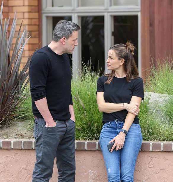 Ben Affleck | &#x395;&#x3C0;&#x3AD;&#x3C3;&#x3C4;&#x3C1;&#x3B5;&#x3C8;&#x3B5; &#x3C3;&#x3C4;&#x3BF; &#x3C3;&#x3C0;&#x3AF;&#x3C4;&#x3B9; &#x3C4;&#x3B7;&#x3C2; &#x3C0;&#x3C1;&#x3CE;&#x3B7;&#x3BD; &#x3C3;&#x3C5;&#x3B6;&#x3CD;&#x3B3;&#x3BF;&#x3C5; &#x3C4;&#x3BF;&#x3C5;, Jennifer Garner