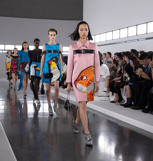 &#x3A4;&#x3BF; Voyager show &#x3C4;&#x3BF;&#x3C5; &#x3BF;&#x3AF;&#x3BA;&#x3BF;&#x3C5; Louis Vuitton &#x3C3;&#x3C4;&#x3B7; &#x3A3;&#x3B1;&#x3B3;&#x3BA;&#x3AC;&#x3B7;