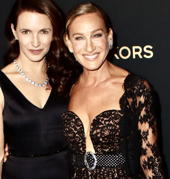 Sarah Jessica Parker | &#x3A4;&#x3BF; reunion &#x3BC;&#x3B5; &#x3C4;&#x3B9;&#x3C2; &#x3C3;&#x3C5;&#x3BC;&#x3C0;&#x3C1;&#x3C9;&#x3C4;&#x3B1;&#x3B3;&#x3C9;&#x3BD;&#x3AF;&#x3C3;&#x3C4;&#x3C1;&#x3B9;&#x3AD;&#x3C2; &#x3C4;&#x3B7;&#x3C2; &#x3B1;&#x3C0;&#x3CC; &#x3C4;&#x3BF; And Just Like That