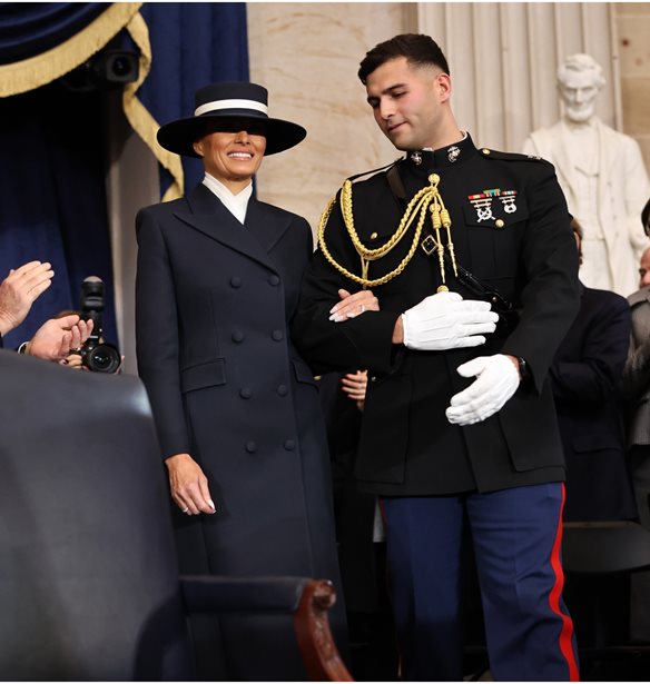 &#x397; Melania Trump &#x3BE;&#x3B1;&#x3BD;&#x3AC; &#x3C3;&#x3C4;&#x3BF;&#x3BD; &#x39B;&#x3B5;&#x3C5;&#x3BA;&#x3CC; &#x39F;&#x3AF;&#x3BA;&#x3BF; | &#x3A4;&#x3BF; look &#x3C0;&#x3BF;&#x3C5; &#x3B5;&#x3C0;&#x3AD;&#x3BB;&#x3B5;&#x3BE;&#x3B5; &#x3B3;&#x3B9;&#x3B1; &#x3C4;&#x3B7;&#x3BD; &#x3BF;&#x3C1;&#x3BA;&#x3C9;&#x3BC;&#x3BF;&#x3C3;&#x3AF;&#x3B1;