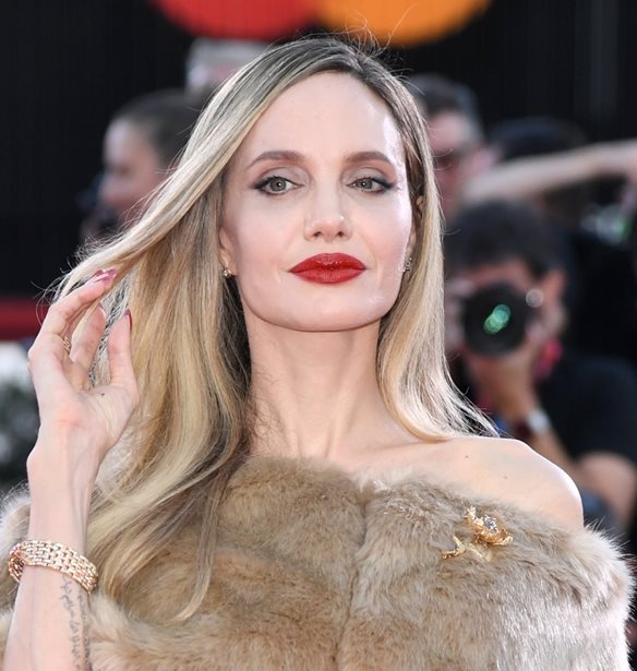 H Angelina Jolie, &#x3BE;&#x3C5;&#x3C0;&#x3CC;&#x3BB;&#x3C5;&#x3C4;&#x3B7; &#x3C3;&#x3C4;&#x3BF; &quot;The Tonight Show&quot;, &#x3B5;&#x3AF;&#x3C7;&#x3B5; &#x3C4;&#x3BF; &#x3C0;&#x3B9;&#x3BF; &#x3BA;&#x3BF;&#x3BC;&#x3C8;&#x3CC; &#x3C0;&#x3B5;&#x3BD;&#x3C4;&#x3B9;&#x3BA;&#x3B9;&#x3BF;&#x3CD;&#x3C1; &#x3C4;&#x3BF;&#x3C5; &#x3C7;&#x3B5;&#x3B9;&#x3BC;&#x3CE;&#x3BD;&#x3B1;