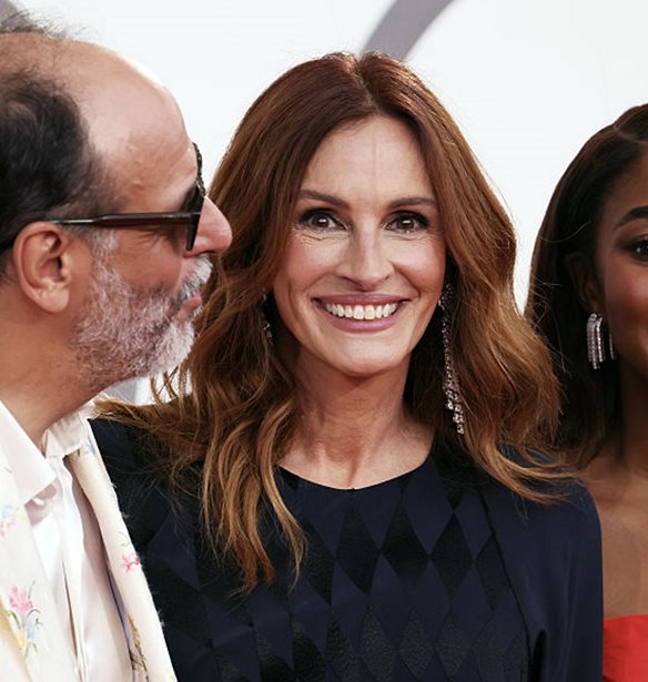 Julia Roberts | &#x397; &#x3C0;&#x3C1;&#x3CE;&#x3C4;&#x3B7; &#x3B5;&#x3BC;&#x3C6;&#x3AC;&#x3BD;&#x3B9;&#x3C3;&#x3B7; &#x3C3;&#x3C4;&#x3B7; &#x39C;&#x3CC;&#x3C3;&#x3C4;&#x3C1;&#x3B1; &#x3C4;&#x3B7;&#x3C2; &#x392;&#x3B5;&#x3BD;&#x3B5;&#x3C4;&#x3AF;&#x3B1;&#x3C2; &#x3BA;&#x3B1;&#x3B9; &#x3B7; &#x3B1;&#x3C0;&#x3BF;&#x3B8;&#x3AD;&#x3C9;&#x3C3;&#x3B7; &#x3BC;&#x3B5; &#x3C7;&#x3B5;&#x3B9;&#x3C1;&#x3BF;&#x3BA;&#x3C1;&#x3CC;&#x3C4;&#x3B7;&#x3BC;&#x3B1; &#x3B4;&#x3B9;&#x3AC;&#x3C1;&#x3BA;&#x3B5;&#x3B9;&#x3B1;&#x3C2; 6 &#x3BB;&#x3B5;&#x3C0;&#x3C4;&#x3CE;&#x3BD;