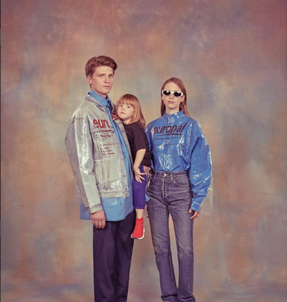 O &#x3BF;&#x3AF;&#x3BA;&#x3BF;&#x3C2; Balenciaga &#x3B5;&#x3C0;&#x3B1;&#x3BD;&#x3B1;&#x3C6;&#x3AD;&#x3C1;&#x3B5;&#x3B9; &#x3C4;&#x3B9;&#x3C2; &quot;&#x3B1;&#x3BC;&#x3AE;&#x3C7;&#x3B1;&#x3BD;&#x3B5;&#x3C2;&quot; &#x3BF;&#x3B9;&#x3BA;&#x3BF;&#x3B3;&#x3B5;&#x3BD;&#x3B5;&#x3B9;&#x3B1;&#x3BA;&#x3AD;&#x3C2; &#x3C6;&#x3C9;&#x3C4;&#x3BF;&#x3B3;&#x3C1;&#x3B1;&#x3C6;&#x3AF;&#x3B5;&#x3C2;