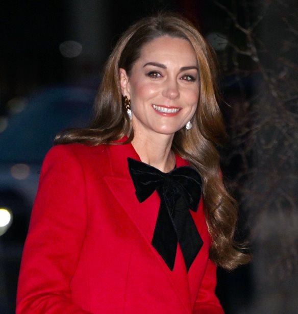 Kate Middleton | &#x397; &#x3BD;&#x3AD;&#x3B1; &#x3B4;&#x3B7;&#x3BC;&#x3CC;&#x3C3;&#x3B9;&#x3B1; &#x3B5;&#x3BC;&#x3C6;&#x3AC;&#x3BD;&#x3B9;&#x3C3;&#x3B7; &#x3BC;&#x3B5; &#x3B1;&#x3C3;&#x3C0;&#x3C1;&#x3CC;&#x3BC;&#x3B1;&#x3C5;&#x3C1;&#x3BF; &#x3C6;&#x3CC;&#x3C1;&#x3B5;&#x3BC;&#x3B1; &#x3B1;&#x3C0;&#x3CC; &#x3C4;&#x3B7; Zara