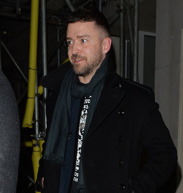 Justin Timberlake | &#x39F;&#x3B9; &#x3AD;&#x3BD;&#x3C4;&#x3BF;&#x3BD;&#x3B5;&#x3C2; &#x3B1;&#x3BD;&#x3C4;&#x3B9;&#x3B4;&#x3C1;&#x3AC;&#x3C3;&#x3B5;&#x3B9;&#x3C2; &#x3C4;&#x3C9;&#x3BD; fans &#x3BC;&#x3B5;&#x3C4;&#x3AC; &#x3C4;&#x3B7; &#x3C0;&#x3C1;&#x3B5;&#x3BC;&#x3B9;&#x3AD;&#x3C1;&#x3B1; &#x3C4;&#x3BF;&#x3C5; &quot;Framing Britney Spears&quot;