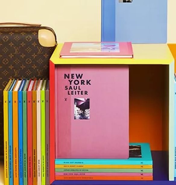 Louis Vuitton | &#x391;&#x3BD;&#x3BF;&#x3AF;&#x3B3;&#x3B5;&#x3B9; &#x3AD;&#x3BD;&#x3B1; pop up book store &#x3C3;&#x3C4;&#x3B7;&#x3BD; &#x3BC;&#x3C0;&#x3BF;&#x3C5;&#x3C4;&#x3AF;&#x3BA; &#x3C4;&#x3BF;&#x3C5; &#x3C3;&#x3C4;&#x3BF; &#x3A0;&#x3B1;&#x3C1;&#x3AF;&#x3C3;&#x3B9;