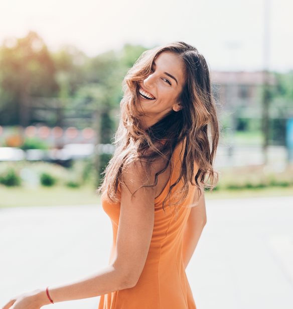 Μπορεί η σαμπάνια, η σοκολάτα και τα πικάντικα φαγητά να σε κρατήσουν για πάντα στη ζωή; Η επιστήμη λέει (μάλλον) ναι