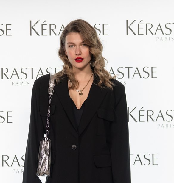 Premi&#xE8;re | &#x397; &#x3C0;&#x3B9;&#x3BF; &#x3B4;&#x3C5;&#x3BD;&#x3B1;&#x3C4;&#x3AE; haircare &#x3C3;&#x3B5;&#x3B9;&#x3C1;&#x3AC; &#x3B3;&#x3B9;&#x3B1; &#x3B2;&#x3B1;&#x3B8;&#x3B9;&#x3AC; &#x3B5;&#x3C0;&#x3B1;&#x3BD;&#x3CC;&#x3C1;&#x3B8;&#x3C9;&#x3C3;&#x3B7; &#x3C4;&#x3B7;&#x3C2; &#x3C4;&#x3C1;&#x3AF;&#x3C7;&#x3B1;&#x3C2;