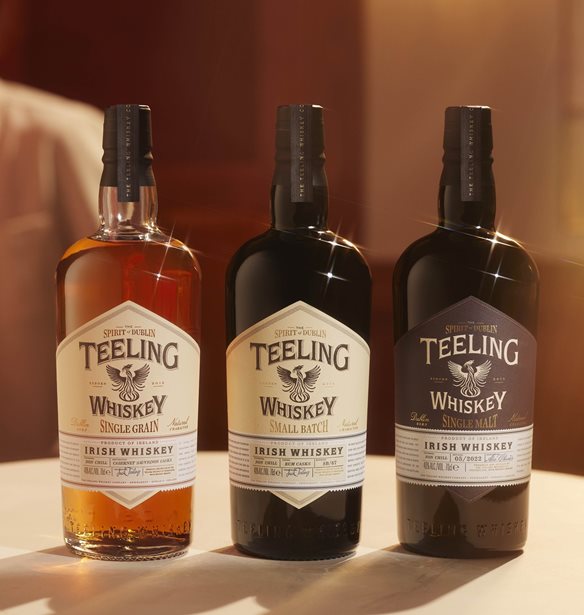Teeling Irish Whiskey | &#x388;&#x3BD;&#x3B1; &#x3B9;&#x3C1;&#x3BB;&#x3B1;&#x3BD;&#x3B4;&#x3AD;&#x3B6;&#x3B9;&#x3BA;&#x3BF; &#x3BF;&#x3C5;&#x3AF;&#x3C3;&#x3BA;&#x3B9; &#x3C0;&#x3BF;&#x3C5; &#x3C6;&#x3AD;&#x3C1;&#x3BD;&#x3B5;&#x3B9; &#x3C4;&#x3B7;&#x3BD; &#x3C0;&#x3B1;&#x3C1;&#x3AC;&#x3B4;&#x3BF;&#x3C3;&#x3B7; &#x3C3;&#x3C4;&#x3BF; &#x3C3;&#x3AE;&#x3BC;&#x3B5;&#x3C1;&#x3B1;