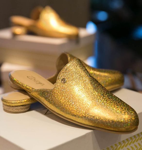 &#x3A4;&#x3BF; Zaccys London &#x3BF;&#x3C1;&#x3B3;&#x3AC;&#x3BD;&#x3C9;&#x3C3;&#x3B5; &#x3C4;&#x3BF; &#x3C0;&#x3B9;&#x3BF; &#x3BB;&#x3B1;&#x3BC;&#x3C0;&#x3B5;&#x3C1;&#x3CC; Pre Christmas party &#x3C3;&#x3C4;&#x3B7;&#x3BD; &#x3BA;&#x3B1;&#x3C1;&#x3B4;&#x3B9;&#x3AC; &#x3C4;&#x3B7;&#x3C2; &#x391;&#x3B8;&#x3AE;&#x3BD;&#x3B1;&#x3C2;