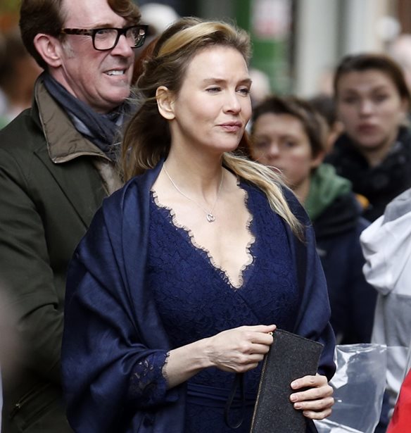 &#x393;&#x3B9;&#x3B1;&#x3C4;&#x3AF; &#x3B7; &#x3C3;&#x3B5;&#x3B9;&#x3C1;&#x3AC; Too Much &#x3C4;&#x3BF;&#x3C5; Netflix &#x3BC;&#x3BF;&#x3B9;&#x3AC;&#x3B6;&#x3B5;&#x3B9; &#x3BC;&#x3B5; &#x3C4;&#x3B7;&#x3BD; Bridget Jones, &#x3B1;&#x3BB;&#x3BB;&#x3AC; &#x3B5;&#x3AF;&#x3BD;&#x3B1;&#x3B9; &#x3BA;&#x3B1;&#x3BB;&#x3CD;&#x3C4;&#x3B5;&#x3C1;&#x3B7;;