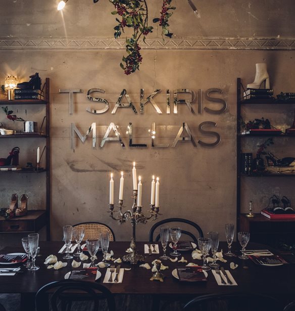 &#x3A4;&#x3BF; &#x3C7;&#x3C1;&#x3B9;&#x3C3;&#x3C4;&#x3BF;&#x3C5;&#x3B3;&#x3B5;&#x3BD;&#x3BD;&#x3B9;&#x3AC;&#x3C4;&#x3B9;&#x3BA;&#x3BF; brunch &#x3C4;&#x3B7;&#x3C2; Tsakiris Mallas &#x3B5;&#x3AF;&#x3C7;&#x3B5; &#x3C4;&#x3B9;&#x3C2; &#x3C0;&#x3B9;&#x3BF; stylish &#x3BA;&#x3B1;&#x3BB;&#x3B5;&#x3C3;&#x3BC;&#x3AD;&#x3BD;&#x3B5;&#x3C2;