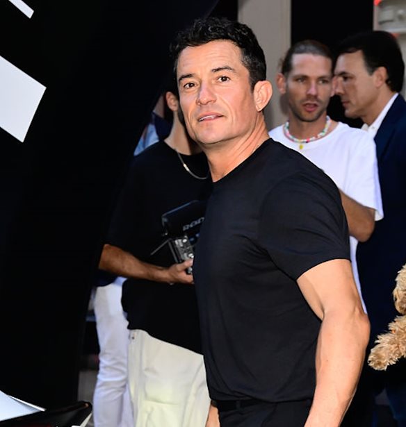 O Orlando Bloom &#x3B4;&#x3B7;&#x3BC;&#x3BF;&#x3C3;&#x3AF;&#x3B5;&#x3C5;&#x3C3;&#x3B5; &#x3C3;&#x3C0;&#x3AC;&#x3BD;&#x3B9;&#x3B1; &#x3C6;&#x3C9;&#x3C4;&#x3BF;&#x3B3;&#x3C1;&#x3B1;&#x3C6;&#x3AF;&#x3B1; &#x3C4;&#x3B7;&#x3C2; 5&#x3C7;&#x3C1;&#x3BF;&#x3BD;&#x3B7;&#x3C2; &#x3BA;&#x3CC;&#x3C1;&#x3B7;&#x3C2; &#x3C4;&#x3BF;&#x3C5; Daisy