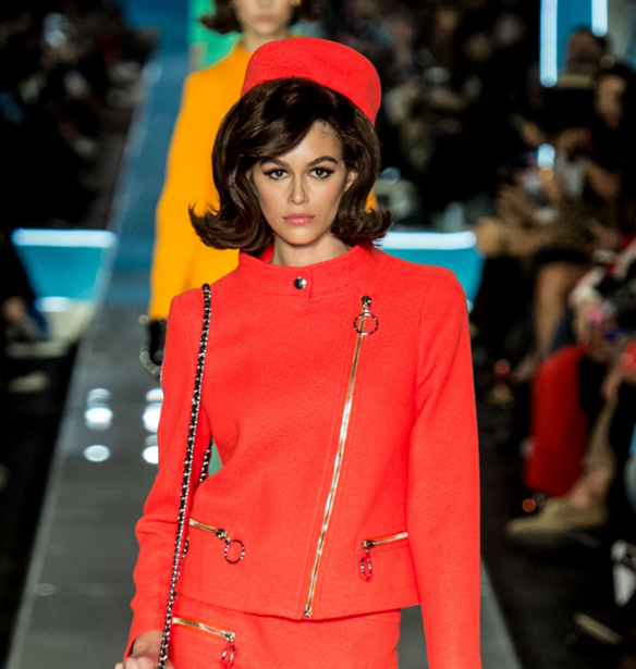 Το show του οίκου Moschino ήταν μια ωδή στα '60s