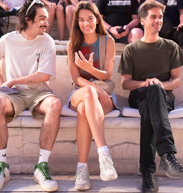 Emma Mackey | H Maeve &#x3C4;&#x3BF;&#x3C5; &quot;Sex Education&quot; &#x3C0;&#x3B1;&#x3C1;&#x3B1;&#x3BA;&#x3BF;&#x3BB;&#x3BF;&#x3CD;&#x3B8;&#x3B7;&#x3C3;&#x3B5; &#x3C3;&#x3C5;&#x3BD;&#x3B1;&#x3C5;&#x3BB;&#x3AF;&#x3B1; &#x3C3;&#x3C4;&#x3BF; &#x397;&#x3C1;&#x3CE;&#x3B4;&#x3B5;&#x3B9;&#x3BF;