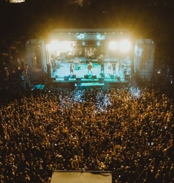 &#x397; &#x392;&#x3AF;&#x3BA;&#x3BF;&#x3C2; Cola &#x3B8;&#x3B1; &#x3BE;&#x3B5;&#x3C3;&#x3B7;&#x3BA;&#x3CE;&#x3C3;&#x3B5;&#x3B9; &#x3C4;&#x3BF; Matala Beach Festival &#x3B3;&#x3B9;&#x3B1; 2&#x3B7; &#x3C7;&#x3C1;&#x3BF;&#x3BD;&#x3B9;&#x3AC;