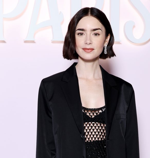 Emily in Paris | &#x397; Lily Collins &#x3C6;&#x3CC;&#x3C1;&#x3B5;&#x3C3;&#x3B5; &#x3C4;&#x3B7; Dior &#x3B4;&#x3B7;&#x3BC;&#x3B9;&#x3BF;&#x3C5;&#x3C1;&#x3B3;&#x3AF;&#x3B1; &#x3C0;&#x3BF;&#x3C5; &#x3B8;&#x3B1; &#x3B5;&#x3BD;&#x3AD;&#x3BA;&#x3C1;&#x3B9;&#x3BD;&#x3B5; &#x3B7; Emily Cooper
