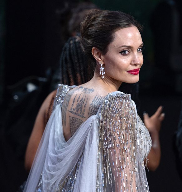 Angelina Jolie | &#x3A0;&#x3CE;&#x3C2; &#x3C4;&#x3BF; &#x3B4;&#x3B9;&#x3B1;&#x3B6;&#x3CD;&#x3B3;&#x3B9;&#x3BF; &#x3BC;&#x3B5; &#x3C4;&#x3BF;&#x3BD; Brad Pitt &#x3B5;&#x3C0;&#x3B7;&#x3C1;&#x3AD;&#x3B1;&#x3C3;&#x3B5; &#x3C4;&#x3B7;&#x3BD; &#x3BA;&#x3B1;&#x3C1;&#x3B9;&#x3AD;&#x3C1;&#x3B1; &#x3C4;&#x3B7;&#x3C2;