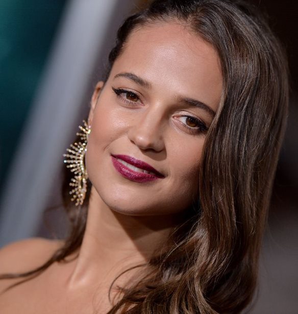 Alicia Vikander: &#x3A0;&#x3CE;&#x3C2; &#x3B1;&#x3C0;&#x3AD;&#x3BA;&#x3C4;&#x3B7;&#x3C3;&#x3B5; &#x3C4;&#x3BF; &#x3C3;&#x3CE;&#x3BC;&#x3B1; &#x3C4;&#x3B7;&#x3C2; Lara Croft;
