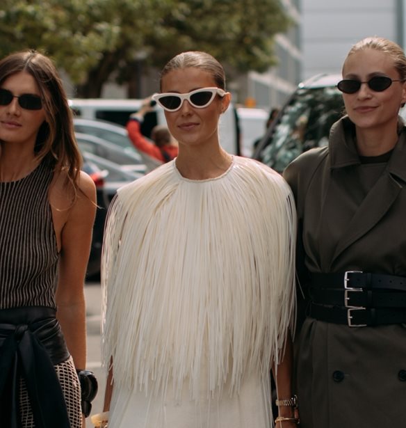 Τι κρατάμε και τι αποχωριζόμαστε από τη φθινοπωρινή γκαρνταρόμπα μας με βάση τα νέα fashion trends;