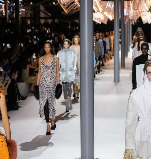 Louis Vuitton AW&#x27; 24 | &#x397; Sci-Couture &#x3C1;&#x3B5;&#x3C4;&#x3C1;&#x3BF;&#x3C3;&#x3C0;&#x3B5;&#x3BA;&#x3C4;&#x3AF;&#x3B2;&#x3B1; &#x3C4;&#x3BF;&#x3C5; Nicolas Ghesqui&#xE8;re