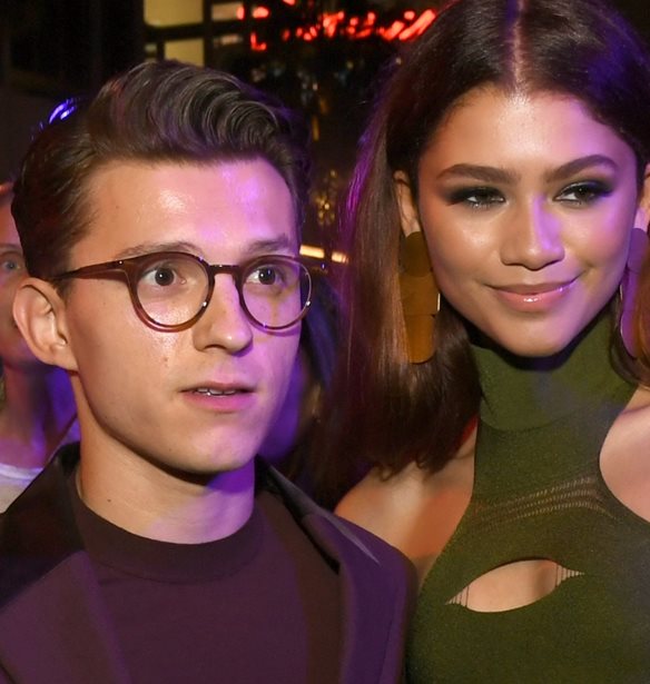 Tom Holland &amp; Zendaya | &#x397; &#x3BD;&#x3AD;&#x3B1; &#x3B1;&#x3C0;&#x3BF;&#x3BA;&#x3AC;&#x3BB;&#x3C5;&#x3C8;&#x3B7; &#x3B3;&#x3B9;&#x3B1; &#x3C4;&#x3BF;&#x3BD; &#x3B3;&#x3AC;&#x3BC;&#x3BF; &#x3C4;&#x3BF;&#x3C5;&#x3C2;