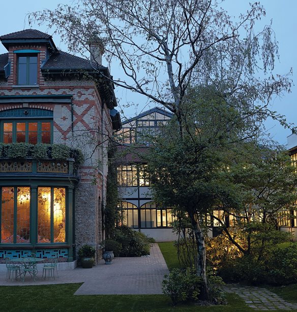 &#x39C;&#x3B9;&#x3B1; &#x3BC;&#x3AD;&#x3C1;&#x3B1; &#x3C3;&#x3C4;&#x3B7;&#x3BD; art nouveau &#x3AD;&#x3C0;&#x3B1;&#x3C5;&#x3BB;&#x3B7; &#x3C4;&#x3BF;&#x3C5; Louis Vuitton &#x3C3;&#x3C4;&#x3B7;&#x3BD; Asni&#xE8;res