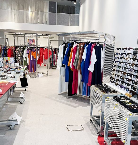 Metaphor Fashion Pop-Up | &#x391;&#x3BD;&#x3B1;&#x3BA;&#x3AC;&#x3BB;&#x3C5;&#x3C8;&#x3B5; &#x3C4;&#x3B1; &#x3BD;&#x3AD;&#x3B1; &#x3C4;&#x3B1;&#x3BB;&#x3AD;&#x3BD;&#x3C4;&#x3B1; &#x3C4;&#x3B7;&#x3C2; &#x3B5;&#x3BB;&#x3BB;&#x3B7;&#x3BD;&#x3B9;&#x3BA;&#x3AE;&#x3C2; &#x3BC;&#x3CC;&#x3B4;&#x3B1;&#x3C2; &#x3C3;&#x3B5; &#x3AD;&#x3BD;&#x3B1; 10&#x3AE;&#x3BC;&#x3B5;&#x3C1;&#x3BF; fashion pop-up
