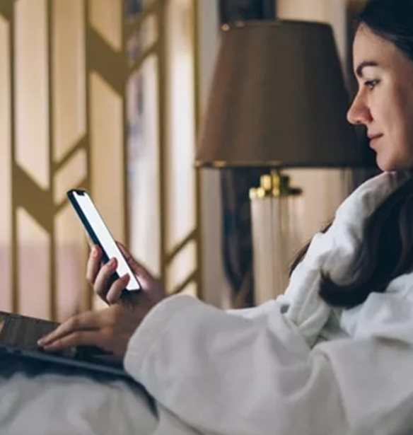 Πέντε βραδινές συνήθειες που αυξάνουν το λίπος στην κοιλιά