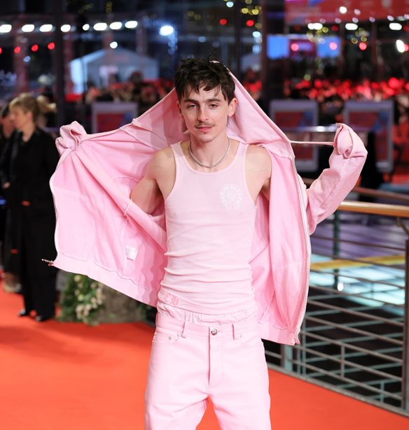 Timothee Chalamet | &#x397; &#x3B1;&#x3B4;&#x3B5;&#x3C1;&#x3C6;&#x3AE; &#x3C4;&#x3BF;&#x3C5; &#x3C3;&#x3C5;&#x3BC;&#x3BC;&#x3B5;&#x3C4;&#x3AD;&#x3C7;&#x3B5;&#x3B9; &#x3C3;&#x3C4;&#x3B7;&#x3BD; &#x3C4;&#x3B1;&#x3B9;&#x3BD;&#x3AF;&#x3B1; &#x3B3;&#x3B9;&#x3B1; &#x3C4;&#x3B7;&#x3BD; &#x3BF;&#x3C0;&#x3BF;&#x3AF;&#x3B1; &#x3BC;&#x3B9;&#x3BB;&#x3BF;&#x3CD;&#x3BD; &#x3CC;&#x3BB;&#x3BF;&#x3B9; &#x3B1;&#x3C5;&#x3C4;&#x3CC; &#x3C4;&#x3BF; &#x3BA;&#x3B1;&#x3BB;&#x3BF;&#x3BA;&#x3B1;&#x3AF;&#x3C1;&#x3B9;