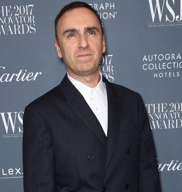 &#x3A4;&#x3AD;&#x3BB;&#x3BF;&#x3C2; &#x3B5;&#x3C0;&#x3BF;&#x3C7;&#x3AE;&#x3C2; | &#x39F; Raf Simons &#x3BA;&#x3BB;&#x3B5;&#x3AF;&#x3BD;&#x3B5;&#x3B9; &#x3C4;&#x3BF;&#x3BD; &#x3BF;&#x3BC;&#x3CE;&#x3BD;&#x3C5;&#x3BC;&#x3BF; &#x3BF;&#x3AF;&#x3BA;&#x3BF; &#x3C4;&#x3BF;&#x3C5;
