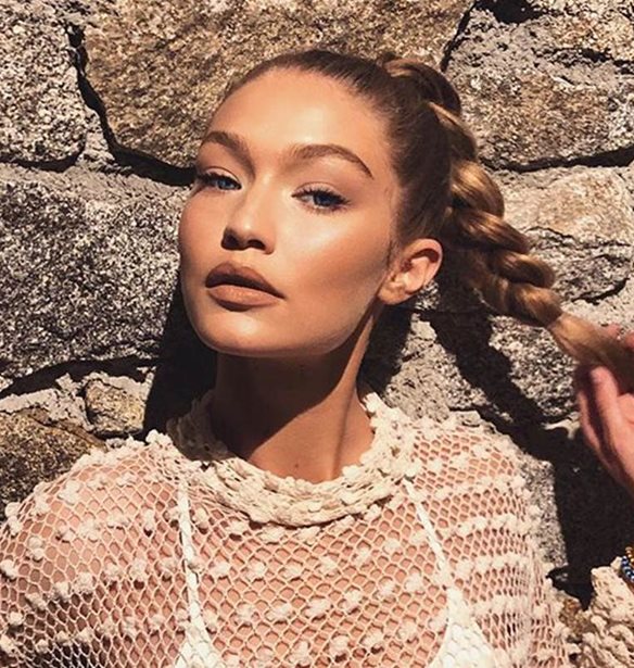 Gigi Hadid | &#x3A3;&#x3AF;&#x3B3;&#x3BF;&#x3C5;&#x3C1;&#x3B1; &#x3B1;&#x3C5;&#x3C4;&#x3AE; &#x3B5;&#x3AF;&#x3BD;&#x3B1;&#x3B9; &#x3B7; &#x3C0;&#x3B9;&#x3BF; &#x3C4;&#x3C1;&#x3C5;&#x3C6;&#x3B5;&#x3C1;&#x3AE; &#x3C6;&#x3C9;&#x3C4;&#x3BF;&#x3B3;&#x3C1;&#x3B1;&#x3C6;&#x3AF;&#x3B1; &#x3C0;&#x3BF;&#x3C5; &#x3AD;&#x3C7;&#x3B5;&#x3B9; &#x3B1;&#x3BD;&#x3B1;&#x3C1;&#x3C4;&#x3AE;&#x3C3;&#x3B5;&#x3B9;!