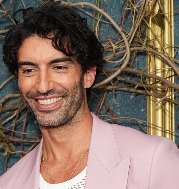 Justin Baldoni | &#x3A4;&#x3B1; &#x3BC;&#x3B7;&#x3BD;&#x3CD;&#x3BC;&#x3B1;&#x3C4;&#x3B1; &#x3C0;&#x3BF;&#x3C5; &#x3B1;&#x3BD;&#x3C4;&#x3AC;&#x3BB;&#x3BB;&#x3B1;&#x3BE;&#x3B5; &#x3BC;&#x3B5; &#x3C4;&#x3BF;&#x3BD; Ryan Reynolds &#x3C0;&#x3C1;&#x3B9;&#x3BD; &#x3B1;&#x3C0;&#x3CC; &#x3C4;&#x3B7;&#x3BD; &#x3BA;&#x3C5;&#x3BA;&#x3BB;&#x3BF;&#x3C6;&#x3BF;&#x3C1;&#x3AF;&#x3B1; &#x3C4;&#x3BF;&#x3C5; It ends with us