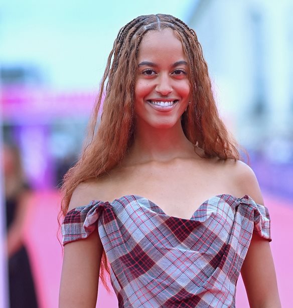 Malia Obama | &#x397; &#x3C0;&#x3C1;&#x3C9;&#x3C4;&#x3CC;&#x3C4;&#x3BF;&#x3BA;&#x3B7; &#x3BA;&#x3CC;&#x3C1;&#x3B7; &#x3C4;&#x3BF;&#x3C5; &#x3B6;&#x3B5;&#x3CD;&#x3B3;&#x3BF;&#x3C5;&#x3C2; Obama &#x3C3;&#x3C4;&#x3BF; &#x3BA;&#x3CC;&#x3BA;&#x3BA;&#x3B9;&#x3BD;&#x3BF; &#x3C7;&#x3B1;&#x3BB;&#x3AF; &#x3BC;&#x3B5; &#x3B4;&#x3B7;&#x3BC;&#x3B9;&#x3BF;&#x3C5;&#x3C1;&#x3B3;&#x3AF;&#x3B1; &#x3C4;&#x3BF;&#x3C5; &#x3BF;&#x3AF;&#x3BA;&#x3BF;&#x3C5; Vivienne Westwood