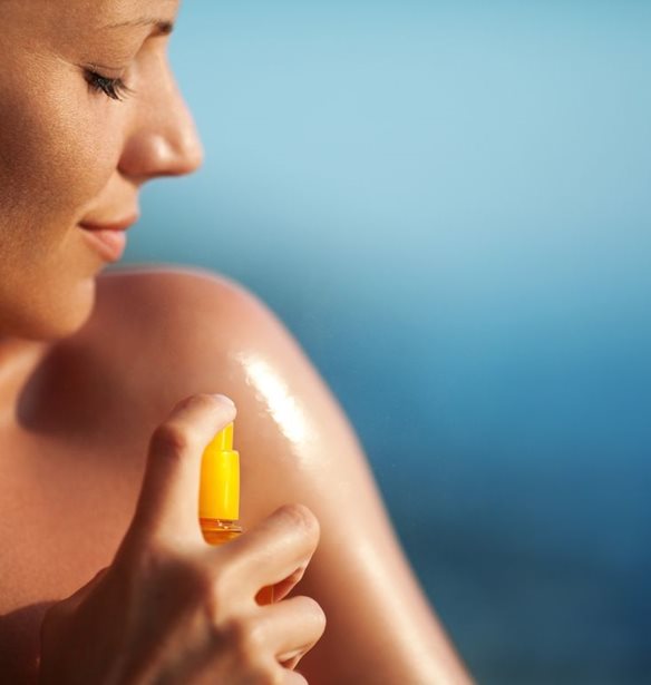 Το αντηλιακό ξηρό λάδι για πολύ υψηλή προστασία και τέλειο μαύρισμα