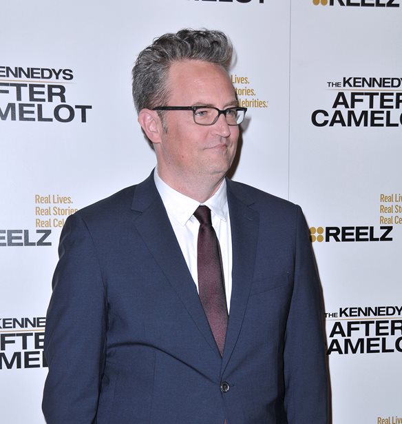 Matthew Perry | &#x391;&#x3C6;&#x3B1;&#x3B9;&#x3C1;&#x3B5;&#x3AF; &#x3C4;&#x3BF; &#x3CC;&#x3BD;&#x3BF;&#x3BC;&#x3B1; &#x3C4;&#x3BF;&#x3C5; Keanu Reeves &#x3B1;&#x3C0;&#x3CC; &#x3C4;&#x3BF; &#x3B2;&#x3B9;&#x3B2;&#x3BB;&#x3AF;&#x3BF; &#x3C4;&#x3BF;&#x3C5; &#x3BC;&#x3B5;&#x3C4;&#x3AC; &#x3C3;&#x3C0;&#x3CC; &#x3C4;&#x3B9;&#x3C2; &#x3B1;&#x3BD;&#x3C4;&#x3B9;&#x3B4;&#x3C1;&#x3AC;&#x3C3;&#x3B5;&#x3B9;&#x3C2;