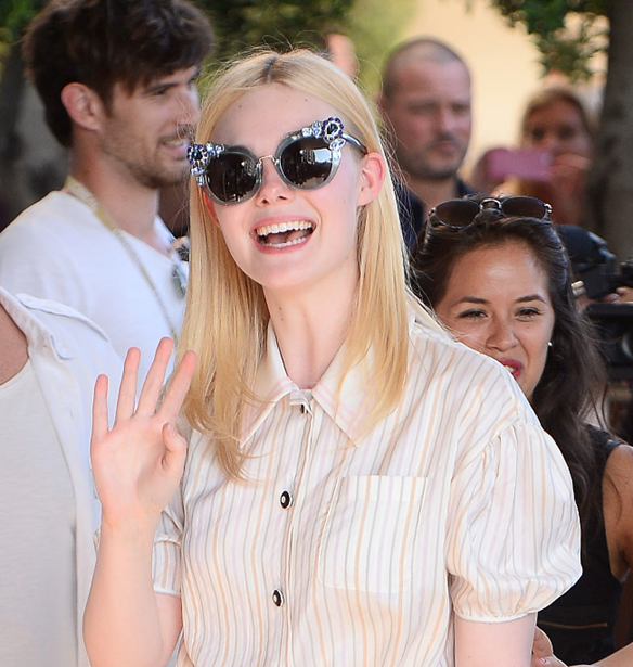 &#x397; Elle Fanning &#x3C3;&#x3BF;&#x3C5; &#x3B4;&#x3B5;&#x3AF;&#x3C7;&#x3BD;&#x3B5;&#x3B9; &#x3C0;&#x3CE;&#x3C2; &#x3BD;&#x3B1; &#x3C0;&#x3B5;&#x3C4;&#x3CD;&#x3C7;&#x3B5;&#x3B9;&#x3C2; &#x3C4;&#x3BF; denim on denim