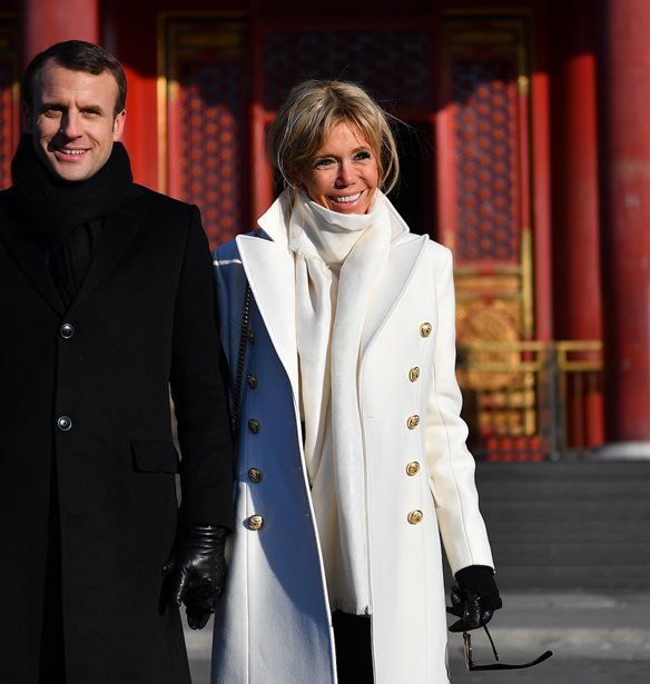 Brigitte Macron: &#x39F;&#x3B9; &#x3C5;&#x3C0;&#x3AD;&#x3C1;&#x3BF;&#x3C7;&#x3B5;&#x3C2; &#x3B5;&#x3BC;&#x3C6;&#x3B1;&#x3BD;&#x3AF;&#x3C3;&#x3B5;&#x3B9;&#x3C2; &#x3C4;&#x3B7;&#x3C2; &#x3C3;&#x3C4;&#x3B7;&#x3BD; &#x39A;&#x3AF;&#x3BD;&#x3B1;