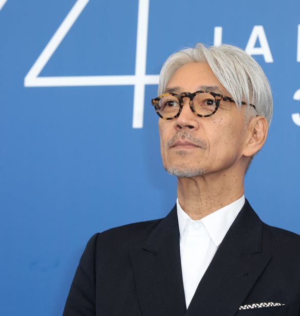 &#x39F; Ryuichi Sakamoto &#x3B5;&#x3C0;&#x3B1;&#x3BD;&#x3AD;&#x3C1;&#x3C7;&#x3B5;&#x3C4;&#x3B1;&#x3B9; &#x3C3;&#x3C4;&#x3B7; &#x3B6;&#x3C9;&#x3AE; &#x3C7;&#x3AC;&#x3C1;&#x3B7; &#x3C3;&#x3B5; &#x3BC;&#x3B9;&#x3B1; &#x3C3;&#x3C5;&#x3BD;&#x3B1;&#x3C5;&#x3BB;&#x3AF;&#x3B1; &#x3BC;&#x3B9;&#x3BA;&#x3C4;&#x3AE;&#x3C2; &#x3C0;&#x3C1;&#x3B1;&#x3B3;&#x3BC;&#x3B1;&#x3C4;&#x3B9;&#x3BA;&#x3CC;&#x3C4;&#x3B7;&#x3C4;&#x3B1;&#x3C2;