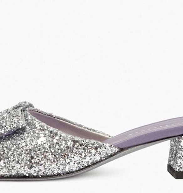 &#x3A4;&#x3B1; &#x3C0;&#x3BF;&#x3BB;&#x3C5;&#x3C3;&#x3C5;&#x3B6;&#x3B7;&#x3C4;&#x3B7;&#x3BC;&#x3AD;&#x3BD;&#x3B1; glittery &#x3C0;&#x3B1;&#x3C0;&#x3BF;&#x3CD;&#x3C4;&#x3C3;&#x3B9;&#x3B1; &#x3C4;&#x3B7;&#x3C2; Victoria Beckham &#x3BC;&#x3CC;&#x3BB;&#x3B9;&#x3C2; &#x3BA;&#x3C5;&#x3BA;&#x3BB;&#x3BF;&#x3C6;&#x3CC;&#x3C1;&#x3B7;&#x3C3;&#x3B1;&#x3BD;