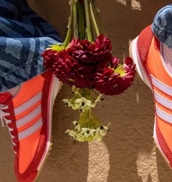 Trend Talk Sneaker Edition by adidas Originals | Casual &#x3BA;&#x3B1;&#x3B9; &#x3C4;&#x3B1;&#x3C5;&#x3C4;&#x3CC;&#x3C7;&#x3C1;&#x3BF;&#x3BD;&#x3B1; &#x3C0;&#x3BF;&#x3BB;&#x3C5;&#x3C4;&#x3B5;&#x3BB;&#x3AE; outfits &#x3BC;&#x3B5; &#x3C4;&#x3BF; &#x3B1;&#x3C0;&#x3CC;&#x3BB;&#x3C5;&#x3C4;&#x3BF; it sneaker SL72